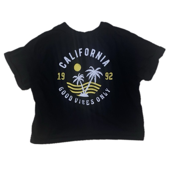 “Chillin” Crop Top T Shirt - Picture 2 of 4